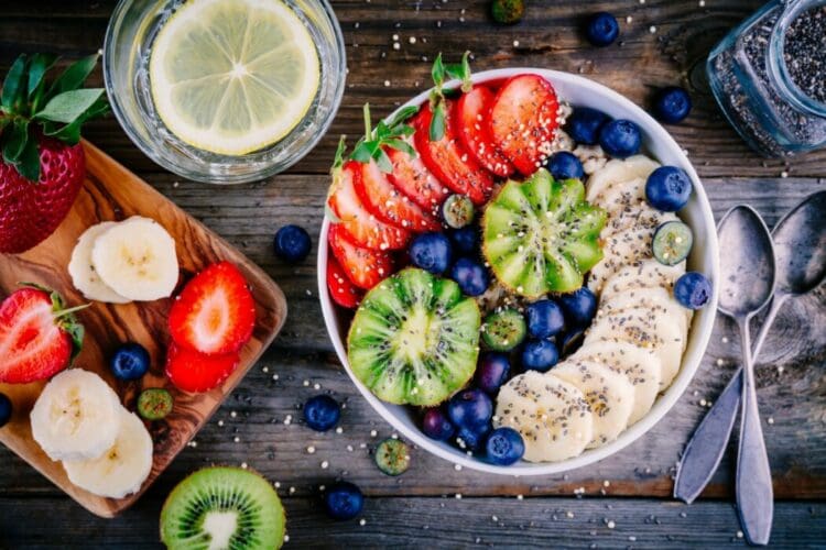 Healthy,Breakfast,Bowl:,Oatmeal,With,Banana,,Kiwi,,Strawberry,,Blueberries,And